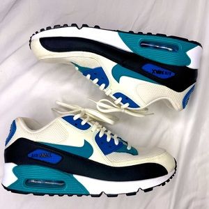 Women’s Nike Air Max 90 Radiant Emerald